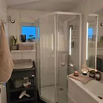 Modern Luxury Villa- Free Parking *