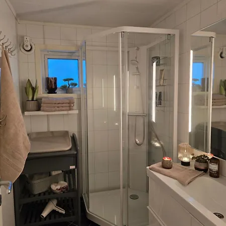 Modern Luxury Villa- Free Parking *